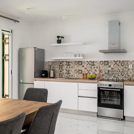 Althaia Three-bedroom Maisonette By Konnect Διαμέρισμα